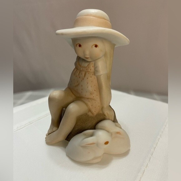 Vintage 1979 Holly Hobbie “Happiness is Found In Little Things” & Bunny Rabbits - Picture 1 of 6